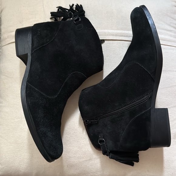 BOC Born Concept Black suede leather Ankle Boots with Tassel Booties Sz 9.5 - Picture 12 of 15